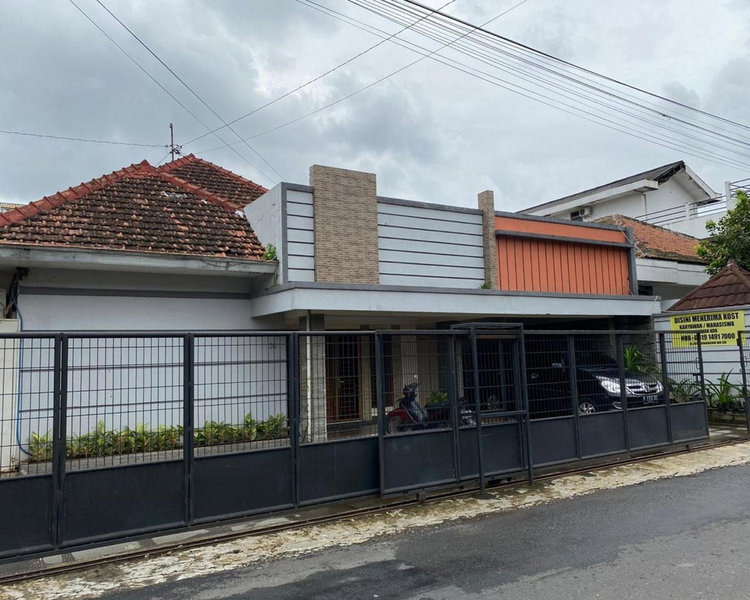 Jatiwinangun Homestay near GOR Satria Purwoketo Mitra RedDoorz, Purwokerto, Indonesia