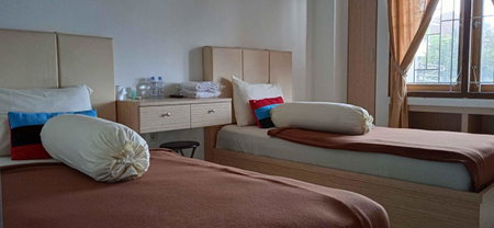 Guest House Pinarak 2 Syariah near GOR Satria Purwokerto Mitra RedDoorz, Purwokerto, Indonesia