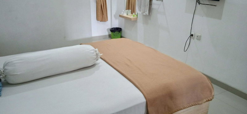 Guest House Pinarak 2 Syariah near GOR Satria Purwokerto Mitra RedDoorz, Purwokerto, Indonesia