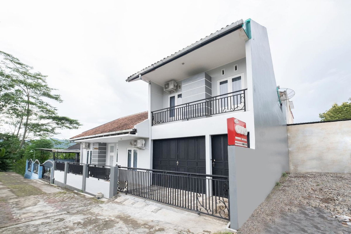 Hotel O Nareswari Guest House Syariah, Indonesia