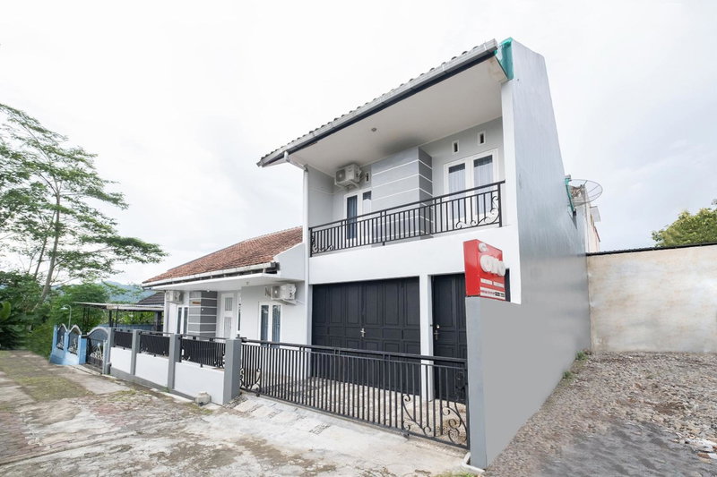 Hotel O Nareswari Guest House Syariah, Magelang, Indonesia