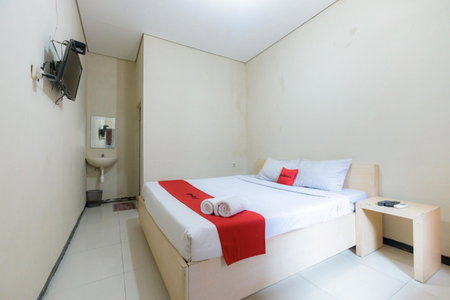 RedDoorz at Osuko Residence Sukomanunggal Jaya, Surabaya, Indonesia