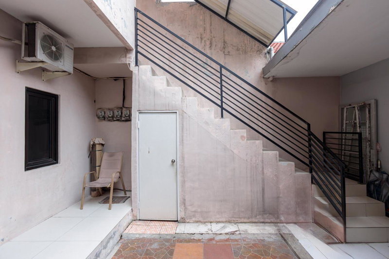 RedDoorz at Osuko Residence Sukomanunggal Jaya, Surabaya, Indonesia