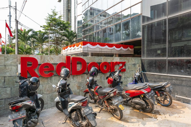 RedDoorz Plus near Taman Ismail Marzuki, Jakarta, Indonesia
