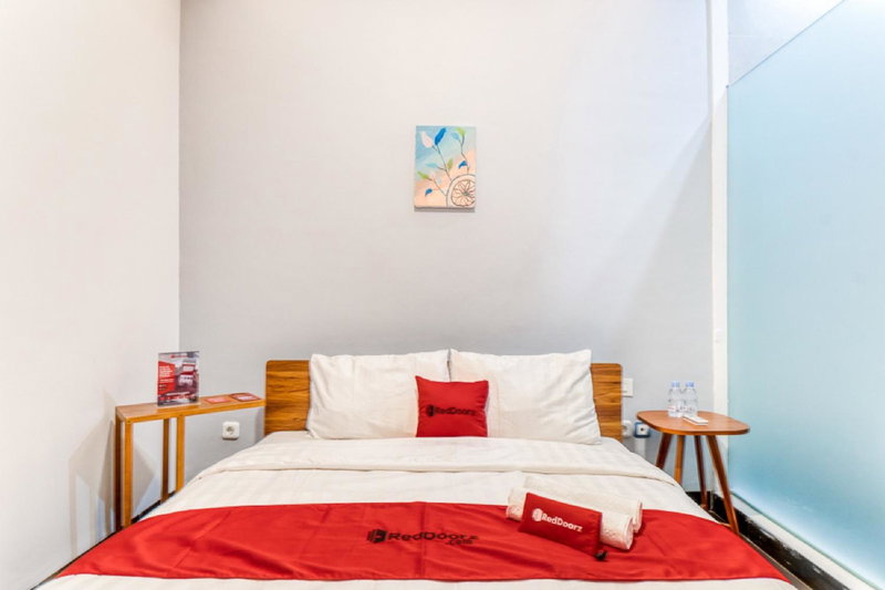 RedDoorz Plus near Taman Ismail Marzuki, Jakarta, Indonesia