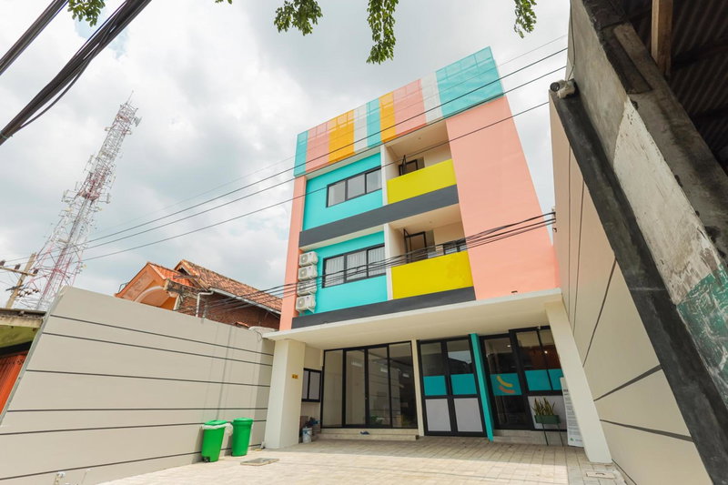 Sans Hotel Clover Ace Surabaya by RedDoorz, Surabaya, Indonesia