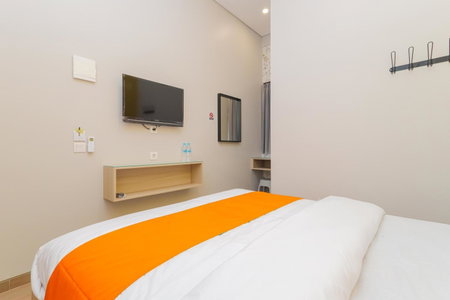 Sans Hotel Clover Ace Surabaya by RedDoorz, Surabaya, Indonesia