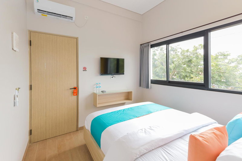 Sans Hotel Clover Ace Surabaya by RedDoorz, Surabaya, Indonesia