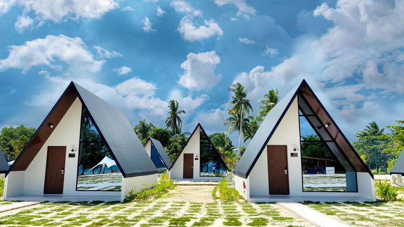 Kawaland glamping resort, Teluk Bakau, Indonesia