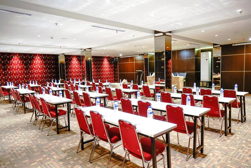 Empress Hotel Makassar City Center by LIFE, Makassar, Indonesia