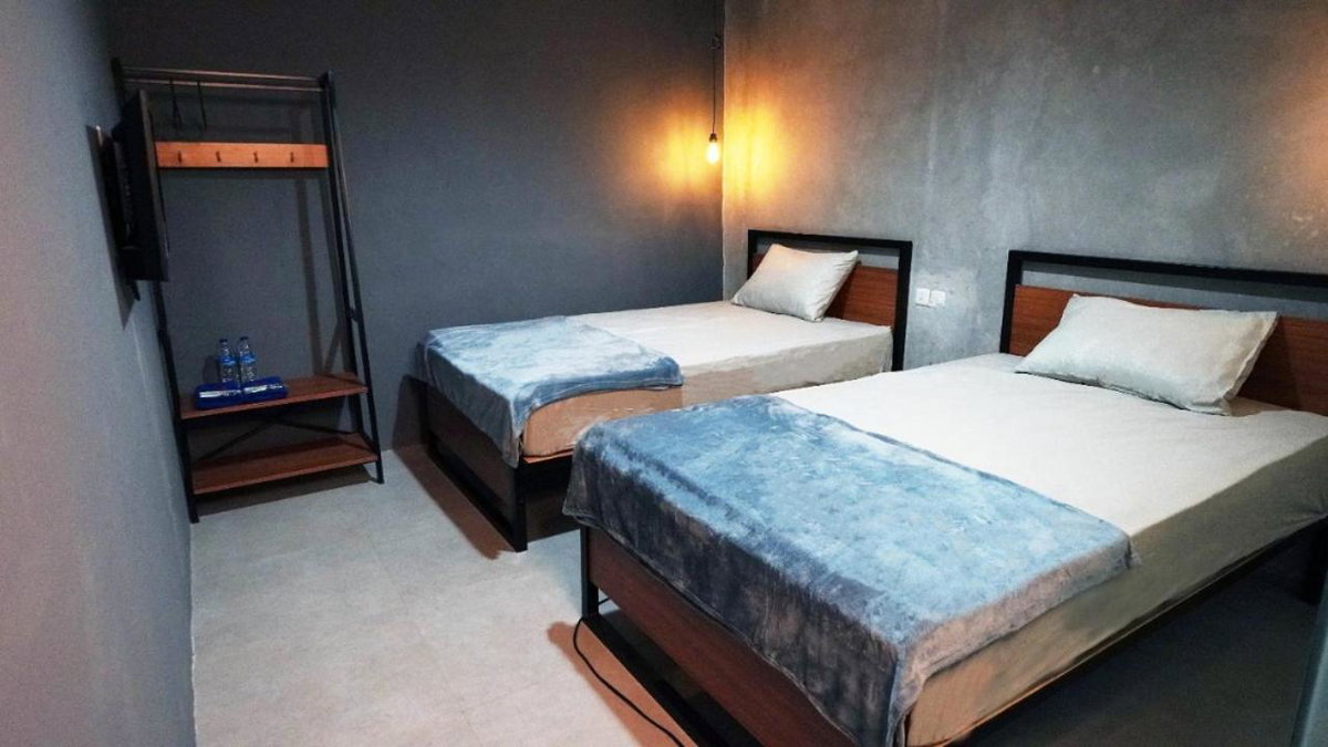 Hostel 18 Pasangan Butuh Surat Nikah, Indonesia
