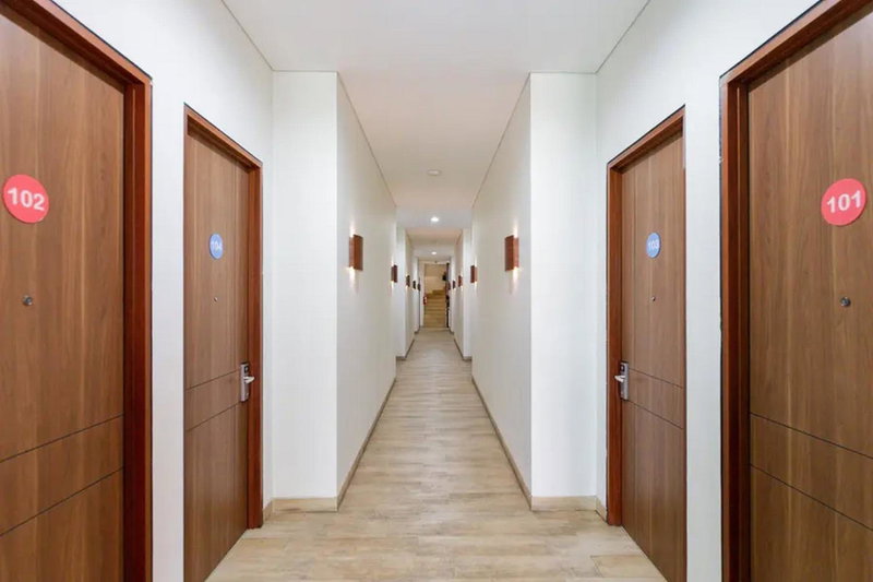Sans Hotel Rajawali Surabaya by RedDoorz, Krembangan, Indonesia