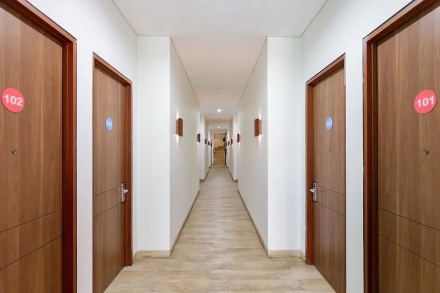 Sans Hotel Rajawali Surabaya by RedDoorz, Krembangan, Indonesia