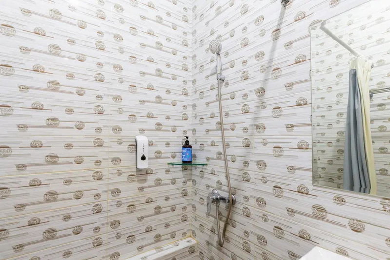 Sans Hotel Rajawali Surabaya by RedDoorz, Krembangan, Indonesia