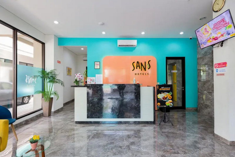 Sans Hotel Rajawali Surabaya by RedDoorz, Krembangan, Indonesia