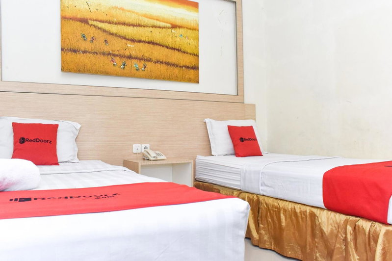 RedDoorz Plus near Sultan Hasanuddin Airport, Makassar, Indonesia