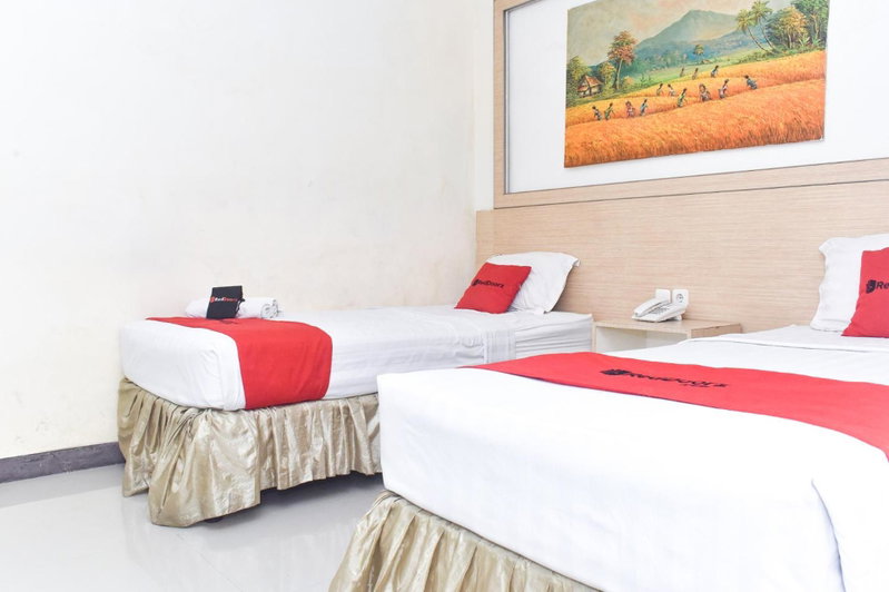 RedDoorz Plus near Sultan Hasanuddin Airport, Makassar, Indonesia