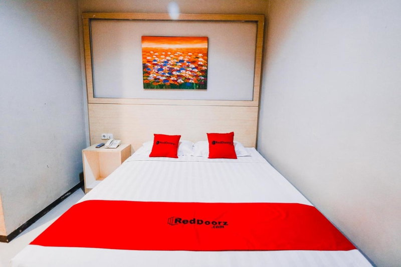 RedDoorz Plus near Sultan Hasanuddin Airport, Makassar, Indonesia