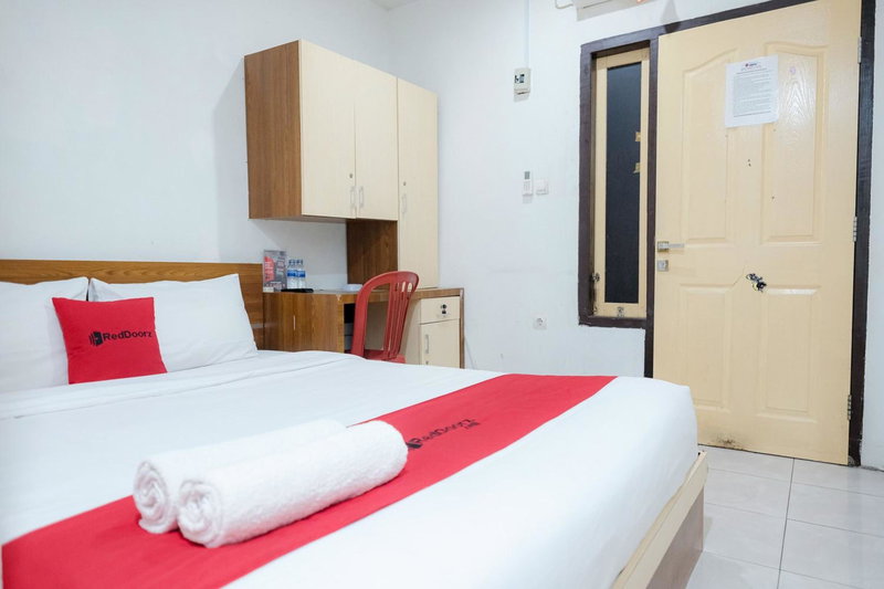 RedDoorz near Tugu Pers Jambi, Jambi, Indonesia