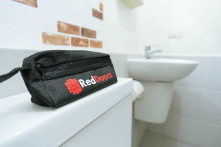 RedDoorz Plus @ Vantas Hotel Parbaba, Sinapuran, Indonesia