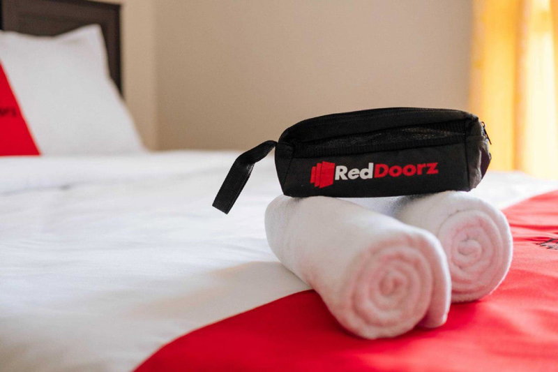 RedDoorz Plus @ Vantas Hotel Parbaba, Sinapuran, Indonesia