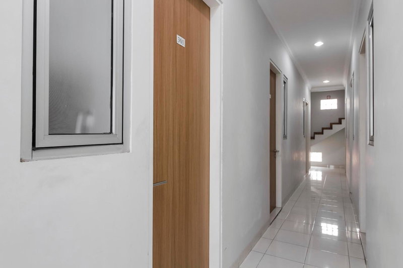RedDoorz near Central Park Mall, Jakarta, Indonesia