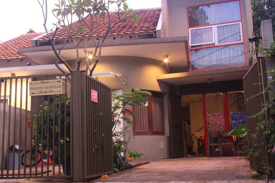 Buton Backpaker Lodge - Hostel, Bandung, Indonesia