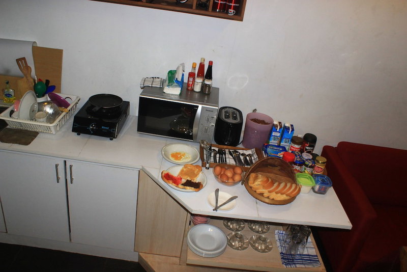 Buton Backpaker Lodge - Hostel, Bandung, Indonesia