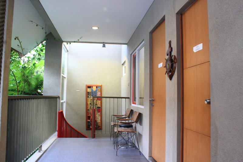 Buton Backpaker Lodge - Hostel, Bandung, Indonesia