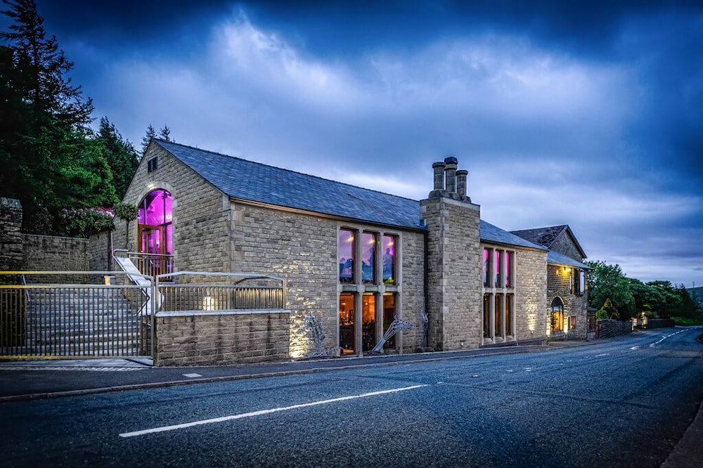 The Saddleworth Hotel, Royaume-Uni