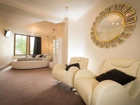 The Saddleworth Hotel, Oldham, United Kingdom