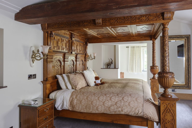The Saddleworth Hotel, Oldham, United Kingdom