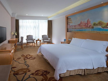 Vienna International Hotel Maoming Wanda Plaza, Maoming, China
