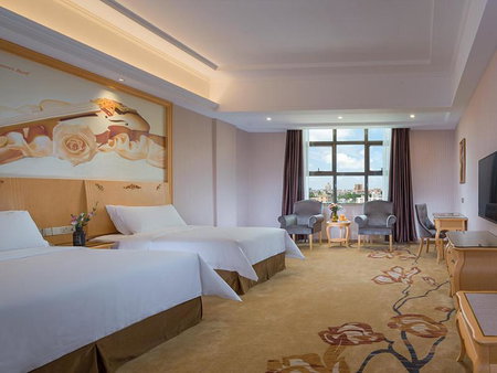 Vienna International Hotel Maoming Wanda Plaza, Maoming, China