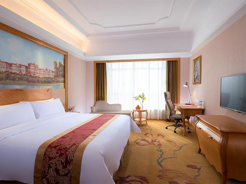 Vienna International Hotel Maoming Wanda Plaza, Maoming, China