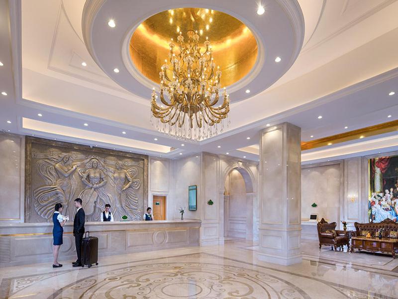Vienna International Hotel Maoming Wanda Plaza, Maoming, China
