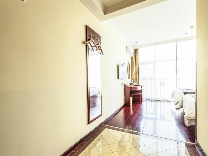 GreenTree Inn HeBei ChengDe Railway Station Southeast ChengDe Century City Business Hotel, Chengde, China