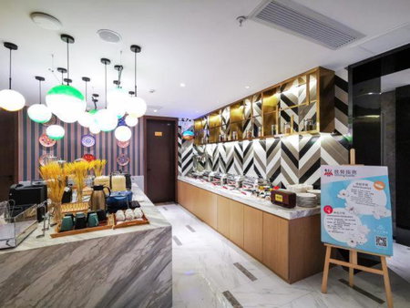 Magnotel guiyang fountain commercial center subway station hotel, Guiyang, China