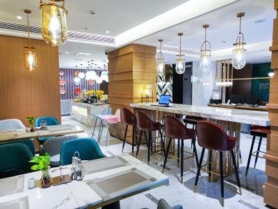 Magnotel guiyang fountain commercial center subway station hotel, Guiyang, China