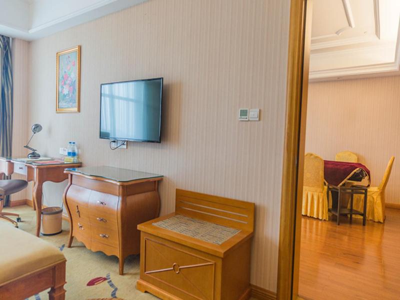 Vienna International Hotel Xinyang Yangshan New District, Xinyang, China