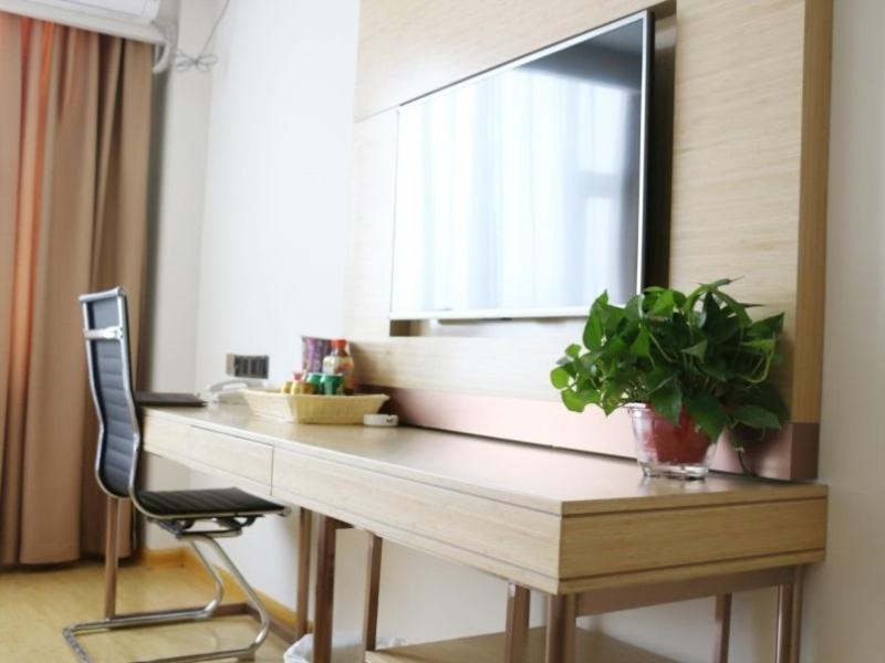 GreenTree Inn Linyi Lanshan Area Bancheng Town Xincheng First Road Express Hotel, Linyi, China