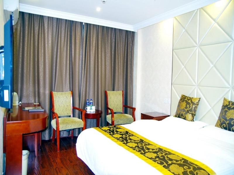 GreenTree Inn Jiangsu Wuxi Jiangyin North Huancheng Road Walking Street Express Hotel, Jiangyin, China