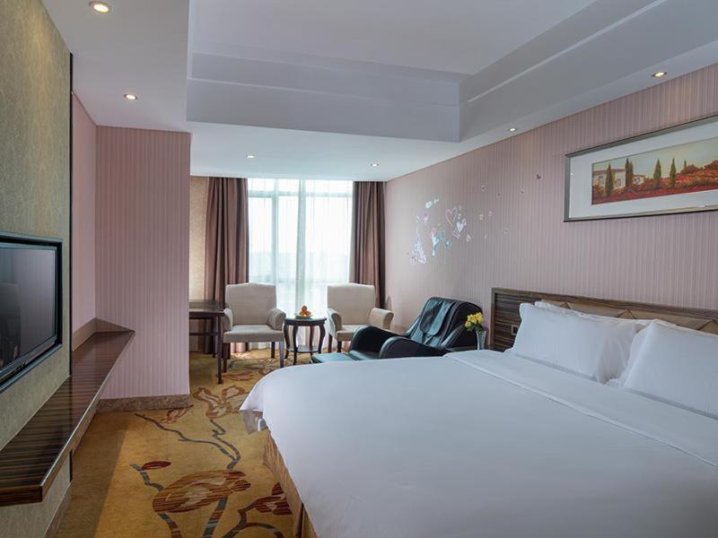 Vienna 3 Best Hotel Dongguan Shida Road, Liaobu, China