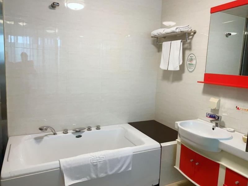 GreenTree Alliance Jiangsu Wuxi Yixing jinsanjiao Bus Station Hotel, Yixing, China
