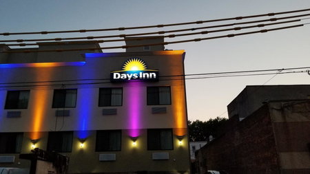 Days Inn by Wyndham Brooklyn Marine Park, Brooklyn, United States
