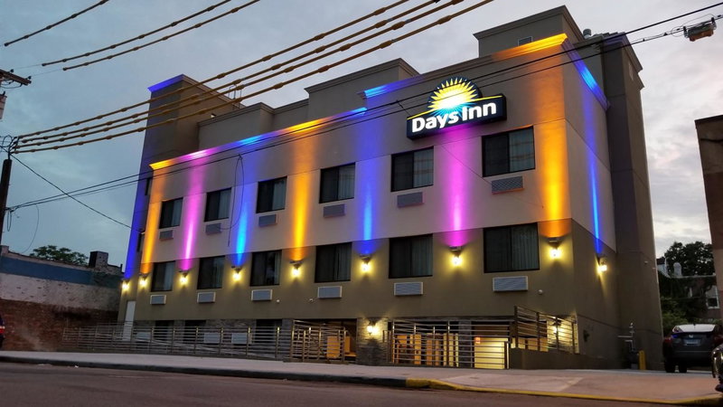Days Inn by Wyndham Brooklyn Marine Park, Brooklyn, United States