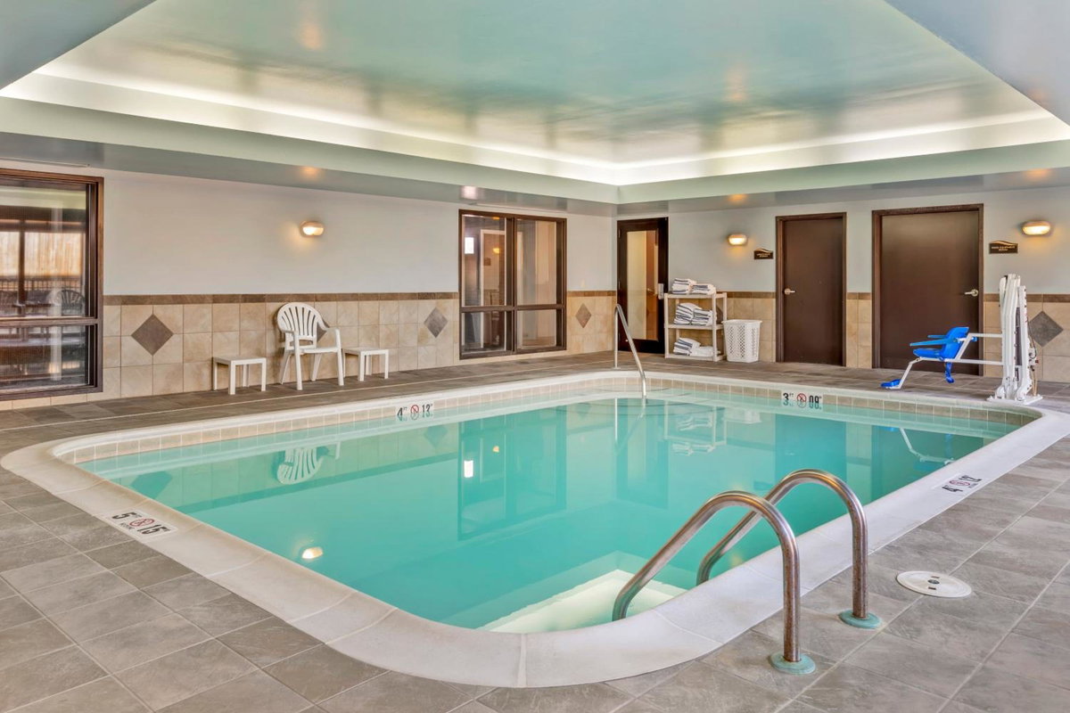 Hotel · Comfort Suites Whitsett - Greensboro East, Whitsett