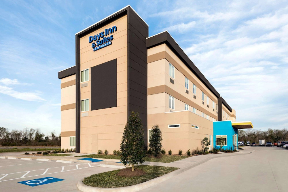 Days Inn & Suites by Wyndham Beaumont West / I-10 & Walden, United States