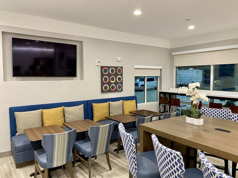 Days Inn & Suites by Wyndham Beaumont West / I-10 & Walden, Beaumont, United States