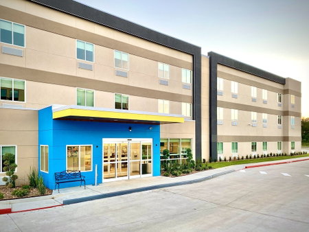 Days Inn & Suites by Wyndham Beaumont West / I-10 & Walden, Beaumont, United States